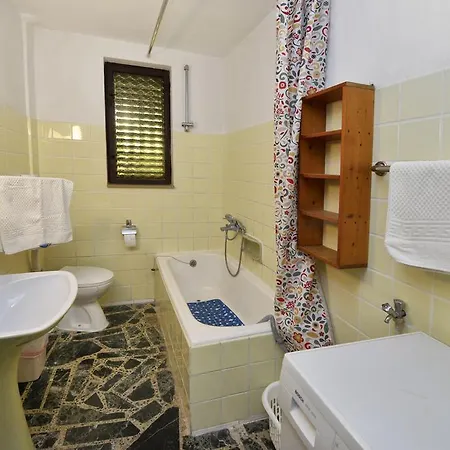 Apartment Villa Funtana