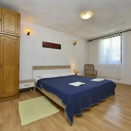 Apartment Villa Funtana